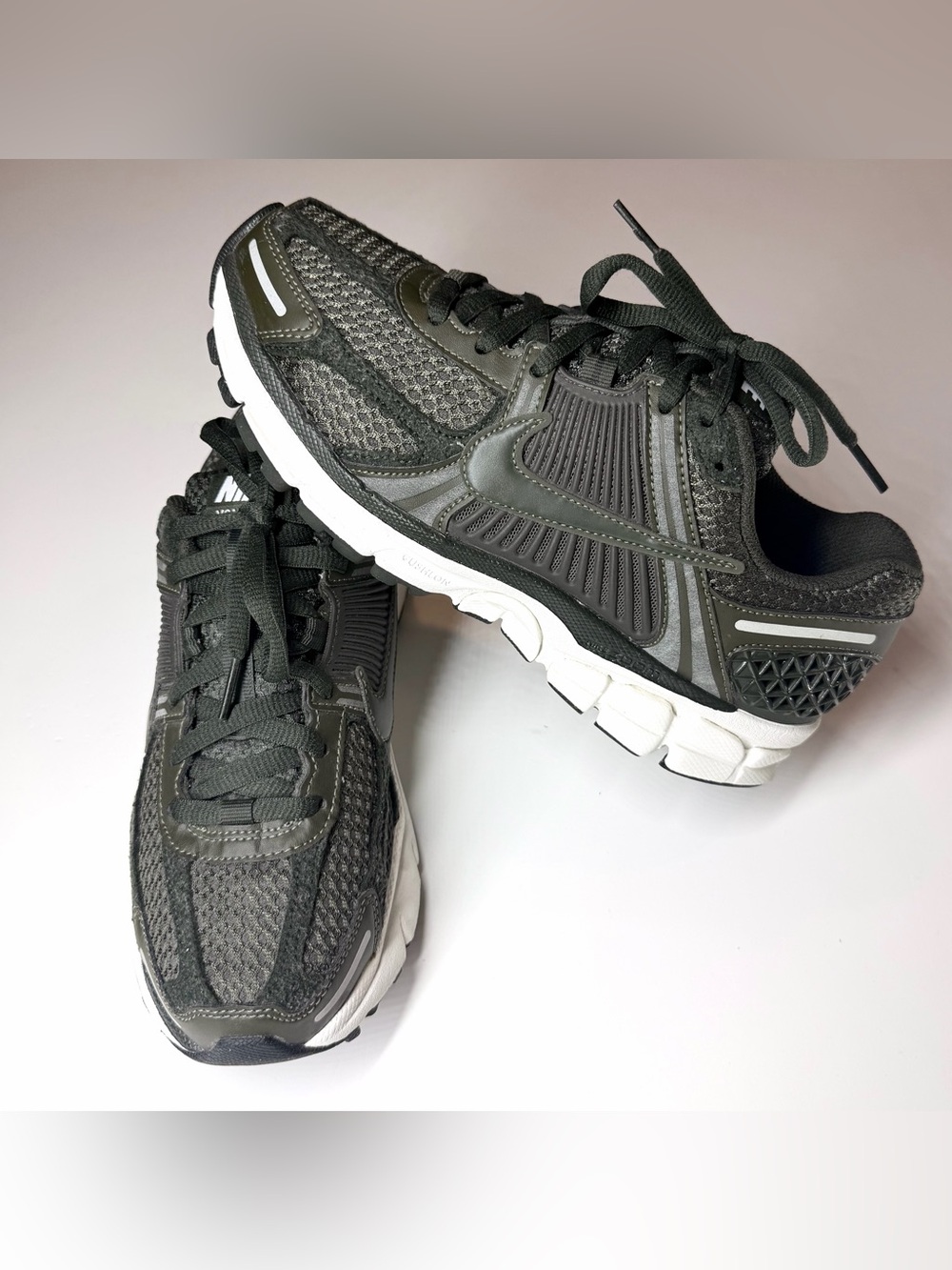 Nike Women’s Zoom Vomero 5 Athletic Running Sneakers Size- 8